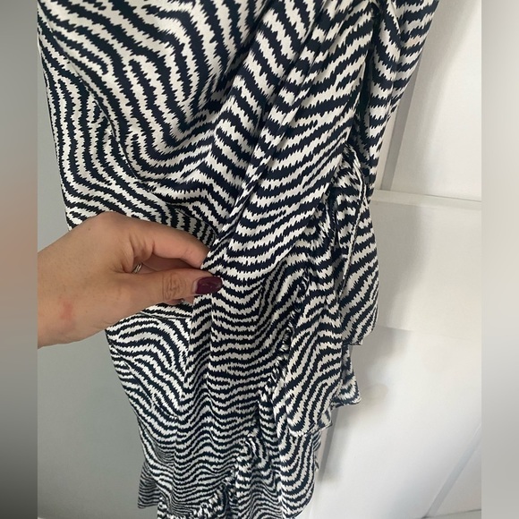 Cinq a sept CHRISTEL DRESS one shoulder dress, size 4, New $595.00 - Picture 7 of 9